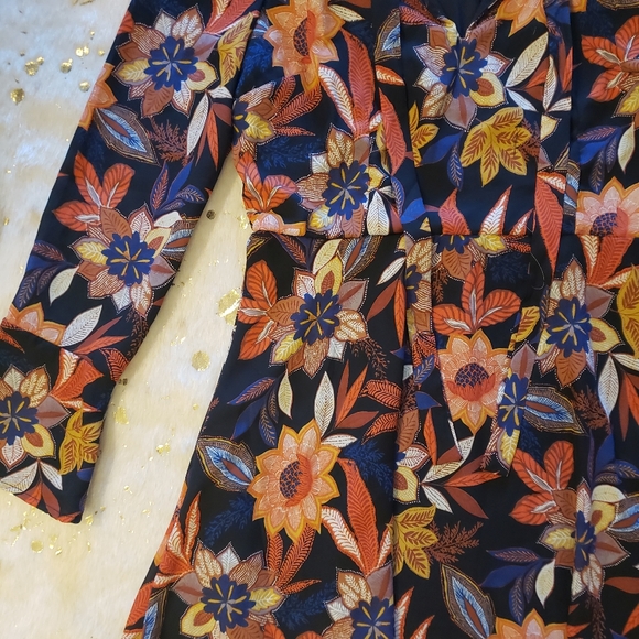 NWT Beige by eci 4 Navy Printed Floral Dress - Picture 5 of 8